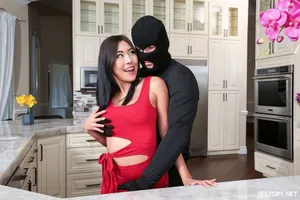 Lén lút với tình củ sau 5 năm ra tù