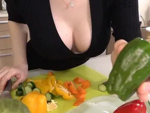 Anh trai số hưởng ngày nào cùng được em gái tắm cho