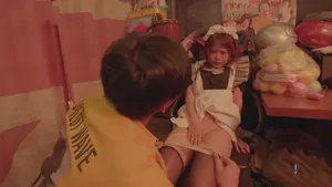 Học trò sử dụng điện thoại thôi miên cô giáo thực tập